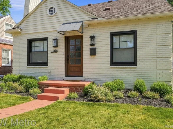 1458 Hampton Rd, Grosse Pointe Woods, MI 48236