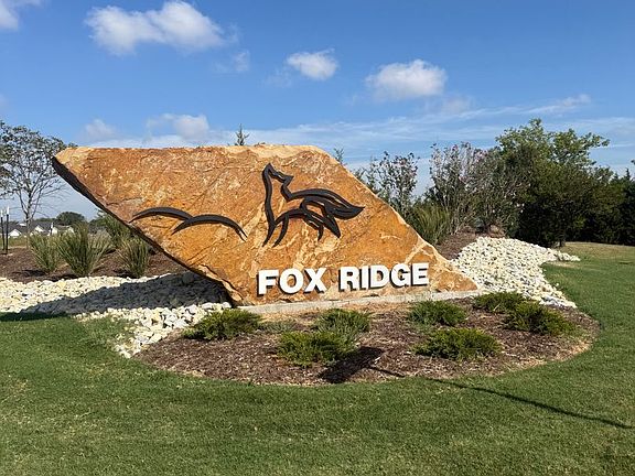 2nd image of 816 Fox Ridge St