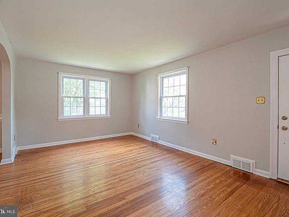 4th image of 4105 Berry Ave