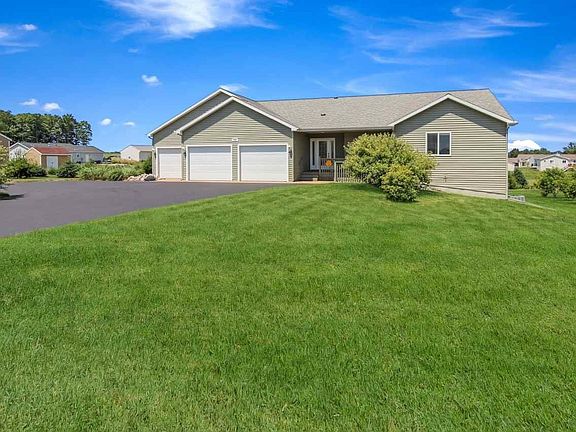 3rd image of 384 Lind Dr