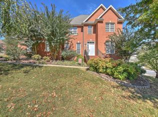 422 Emerald Chase Cir, Johnson City, TN 37615