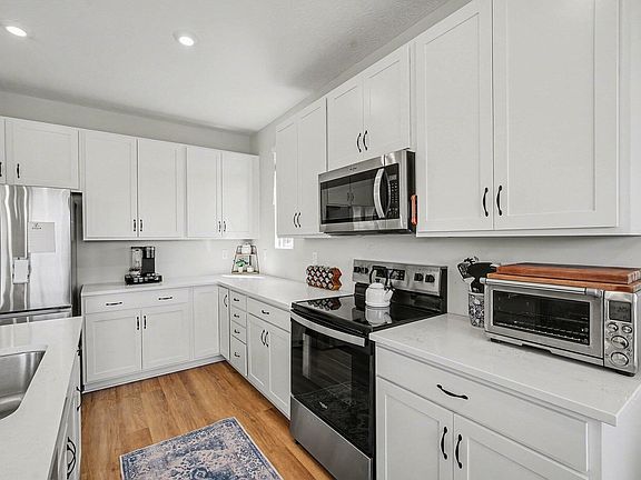 5th image of 387 Champagne Ln