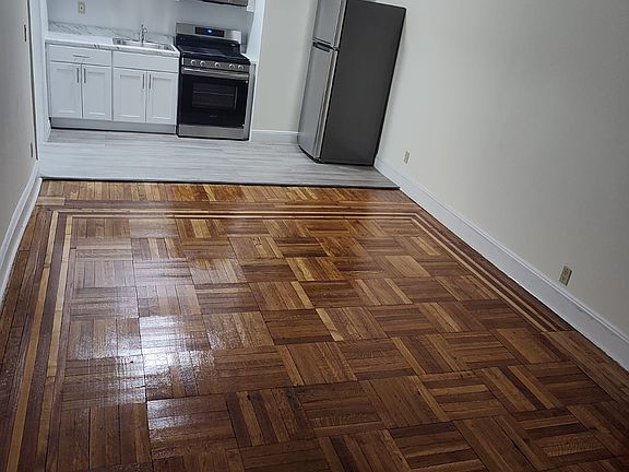3rd image of 13906 Pershing Cres APT 1K