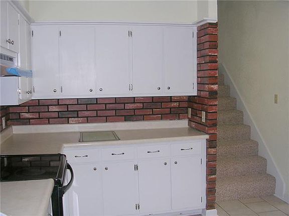 4th image of 913 Astoria Ave