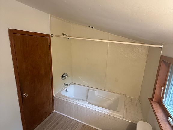 3rd image of 433 Byberry Rd Unit B