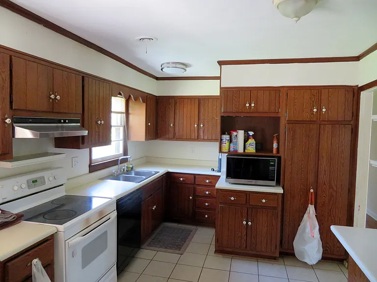 1900 Stevens Dr NE — Photo 14