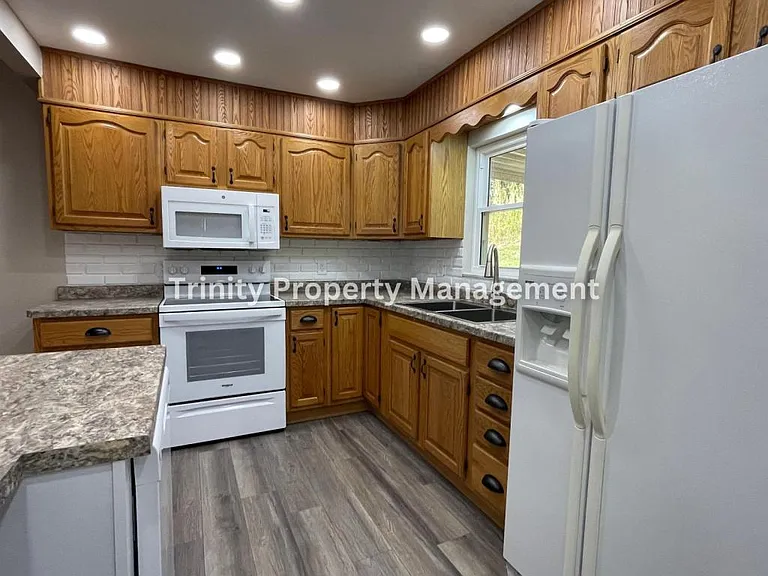 305 Michael St — Photo 5
