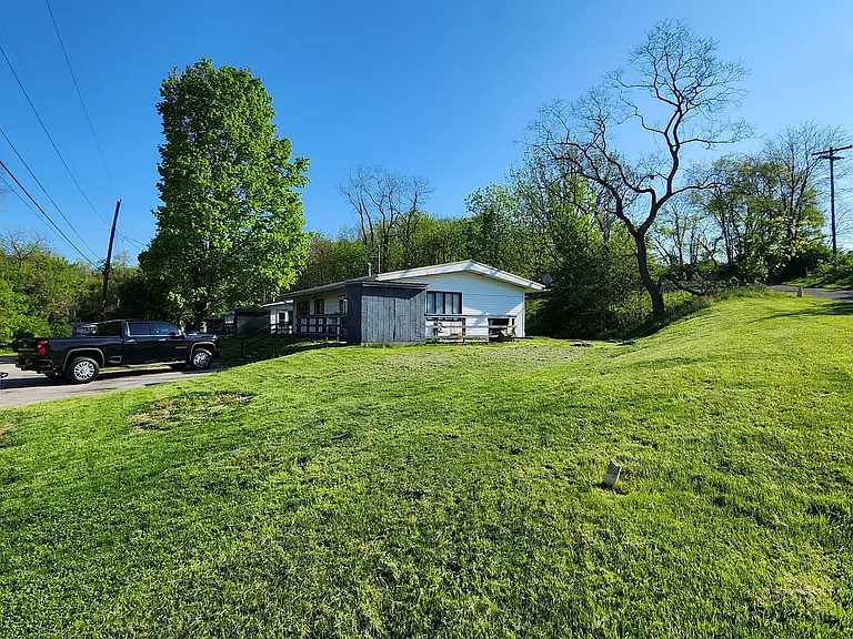 201 Woods Edge Ln — Photo 24