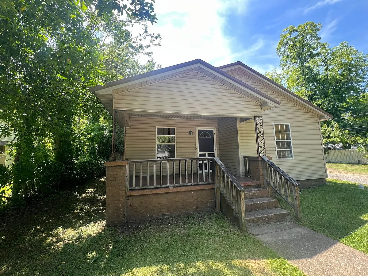 Building Photo - 2510 11th Ct