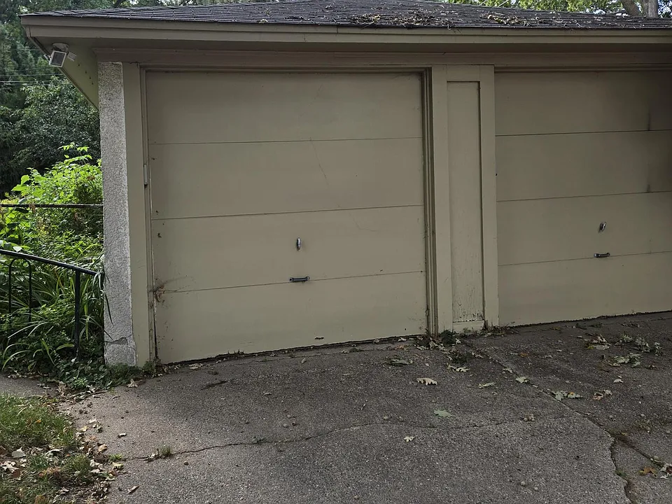 One car garage