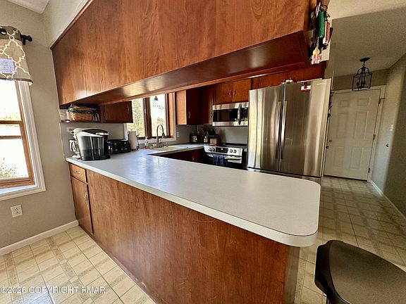 5th image of 125 Vanbuskirk Dr
