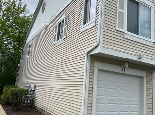 33 Braxton Ln, Aurora, IL 60504