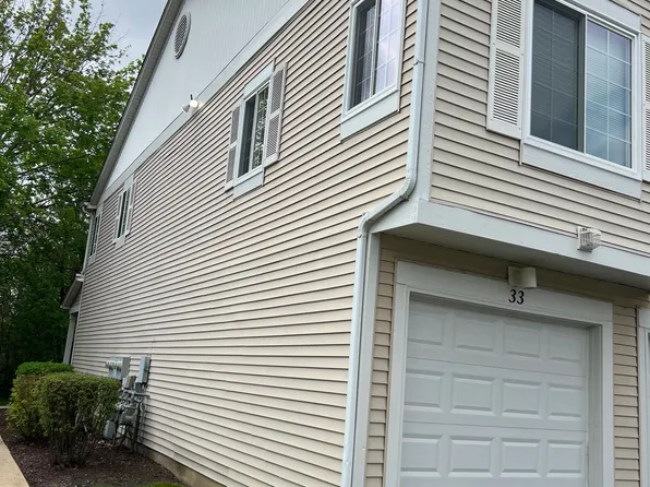 33 Braxton Ln, Aurora, IL