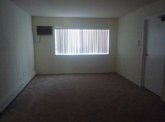 2nd image of 1711 W Victoria Dr APT 1B