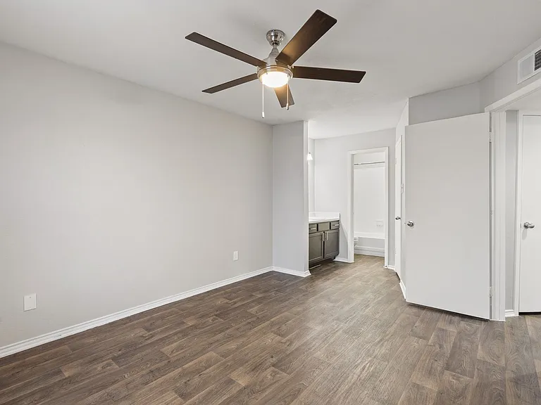502 W Longspur Blvd — Photo 31