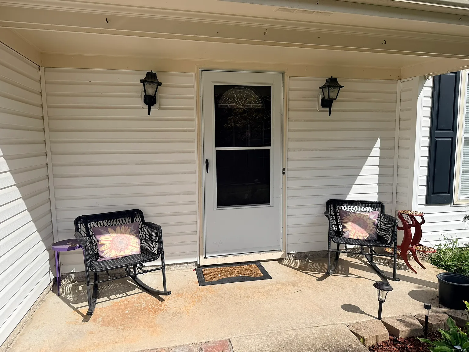 3 bed, 2.5 bath, 1556 sqft, $2,300 — Photo 2