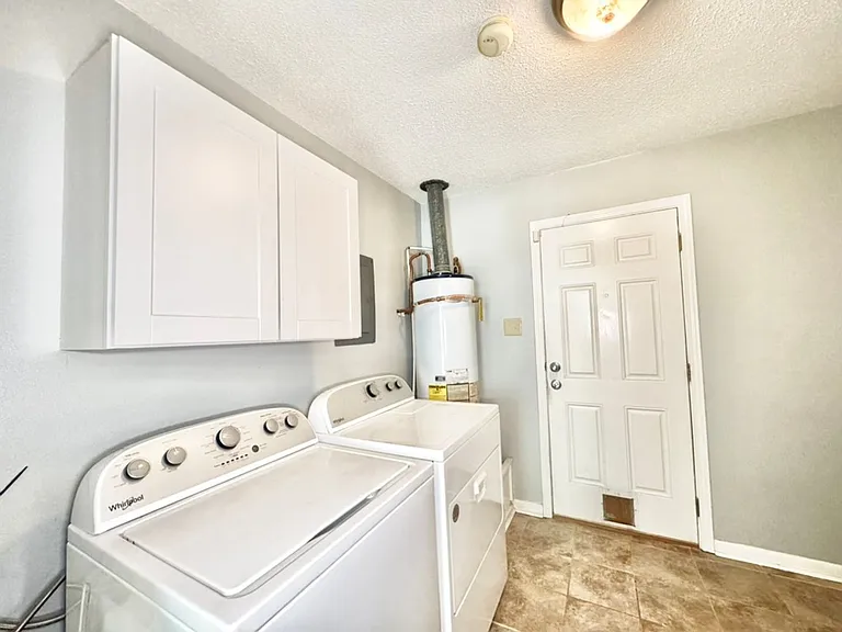 15826 New Market Dr — Photo 8