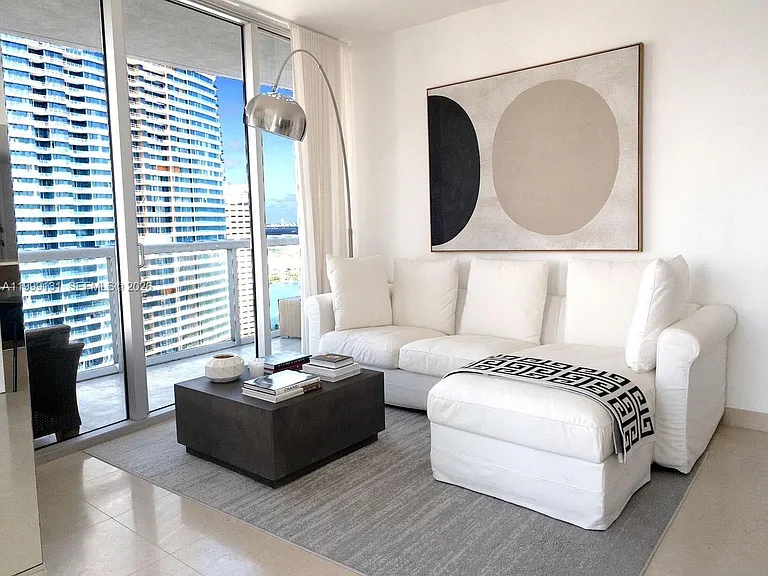 475 Brickell Ave #3915 — Photo 2