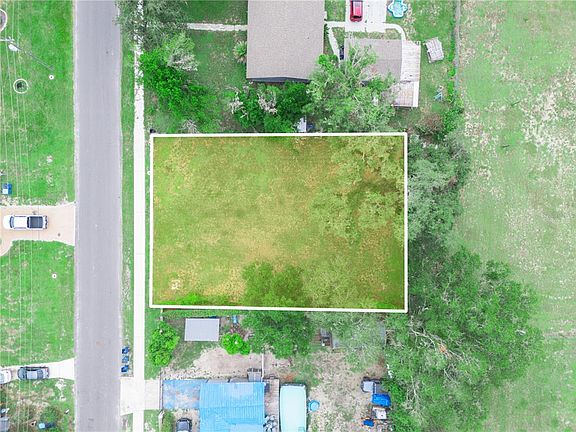 3rd image of 314 SE 3RD STREET LOT 8