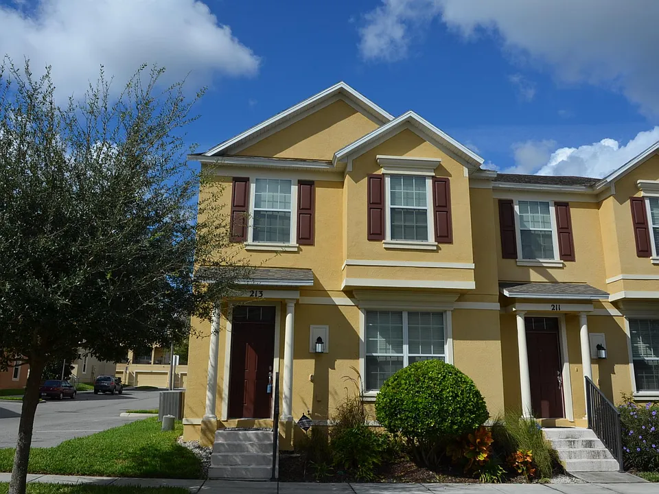 213 Silverglen Ln