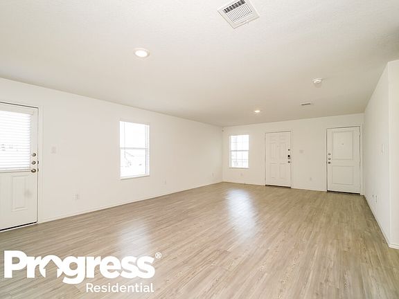5th image of 109 Hollywood Dr