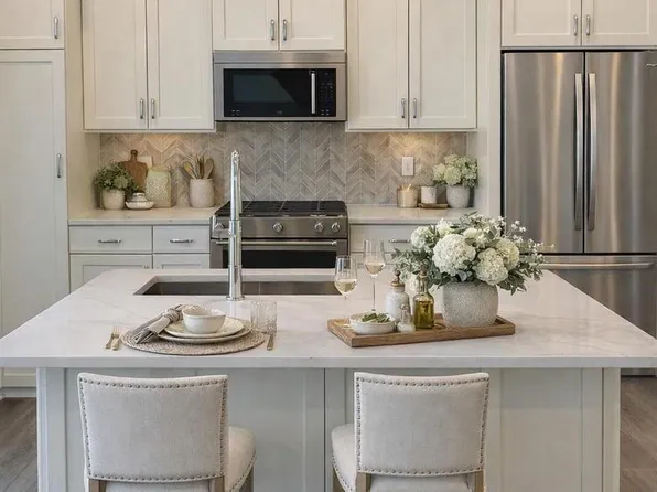 6 Oakwood Ln, Sellersville, PA 18960