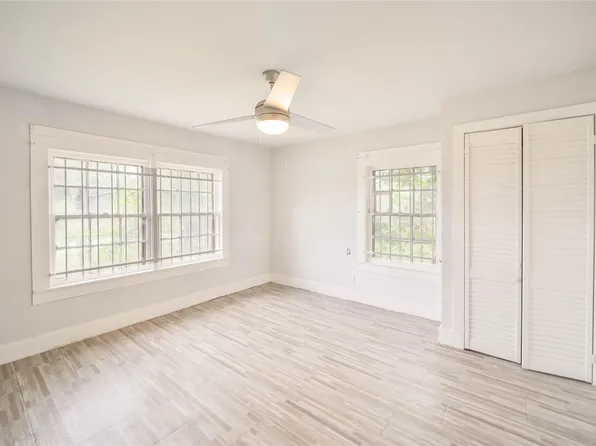 5101 Crane St APT 2, Houston, TX 77026