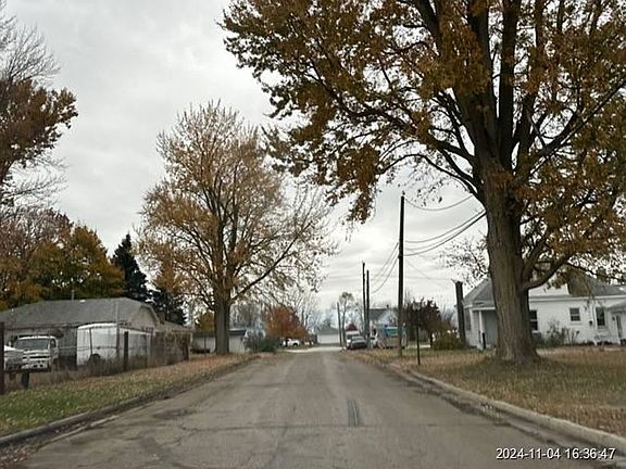 Exterior Neighborhood (street photo)