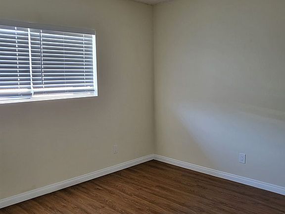 4th image of 40 Oaklawn Ave #9