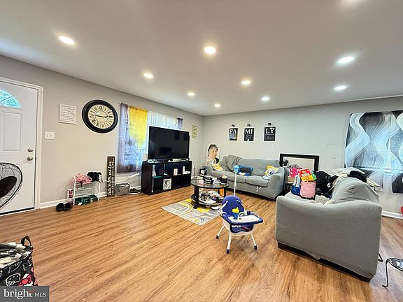2nd image of 9828 Sylvan Turn