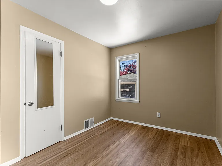 22312 Madison St — Photo 12