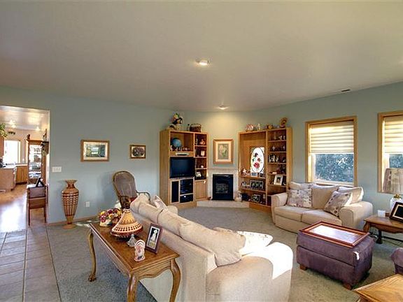 3rd image of 1416 Ross Ln