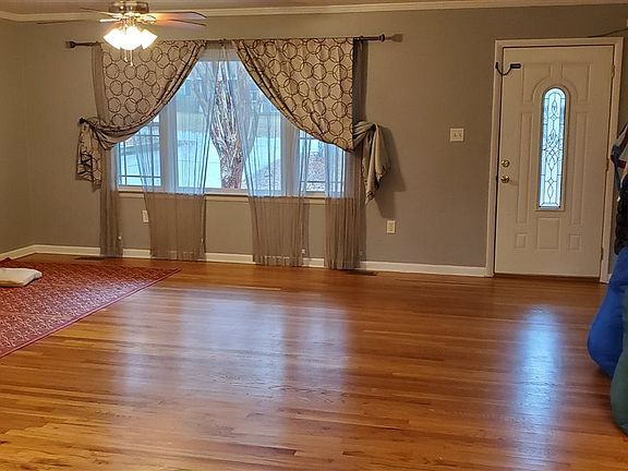 2nd image of 104 Shelia Dr