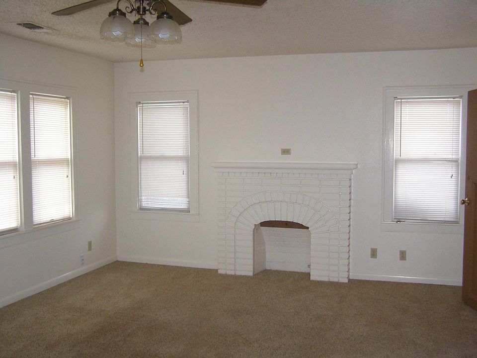 2nd image of 405 N Park St