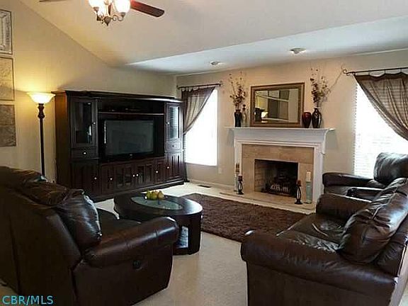 3rd image of 4027 Essex Ct