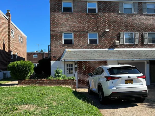 2705 Clayton St, Philadelphia, PA 19152