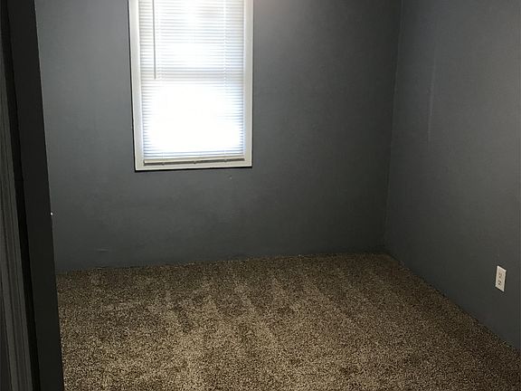 3rd image of 1310 E Fairoaks Ave