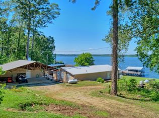 205 Gibbs Dr, Hemphill, TX 75948
