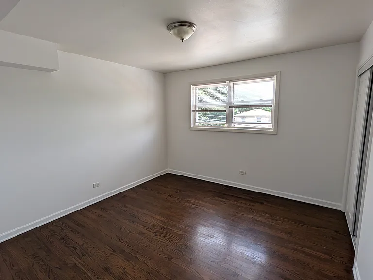 2654 W Rascher Ave #303 — Photo 14