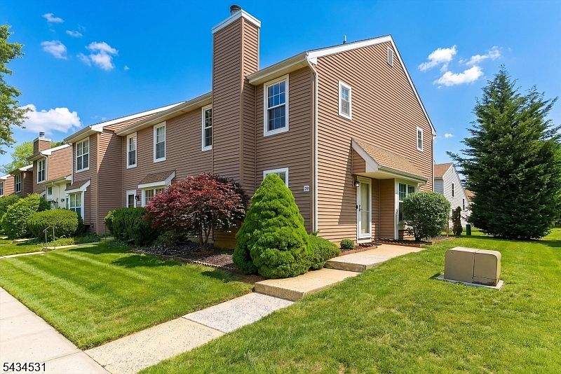 1st image of 39 Canterbury Cir