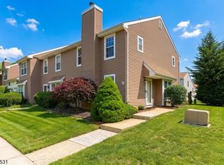 39 Canterbury Cir, Franklin Twp., NJ 08873