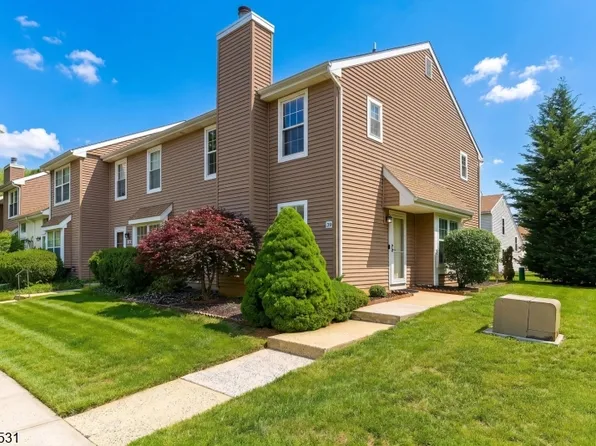 39 Canterbury Cir, Franklin Twp., NJ 08873