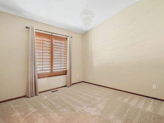 5th image of 206 S Bordeulac St