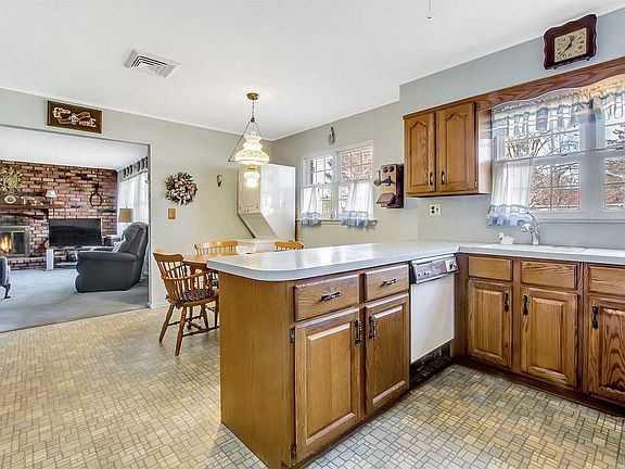 4th image of 10 Sparkill Dr