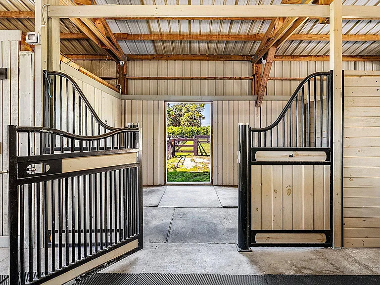 6149 Park Ln E #BARN — Photo 8