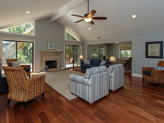 3rd image of 19 Heath Dr