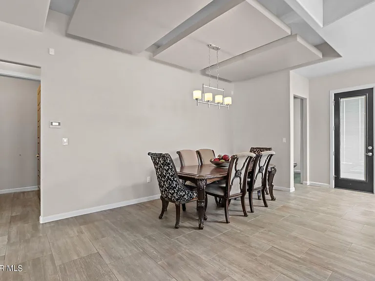 400 Royal Crown Rd — Photo 9