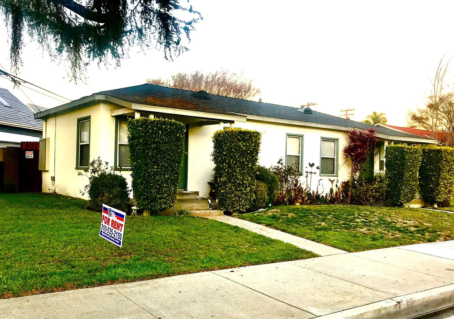 Wonderful Old Torrance Duplex One-Bedroom, One-Bath — Photo 2