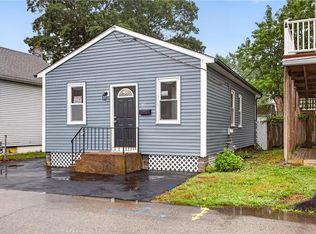 68 Uncas St, Warwick, RI 02889