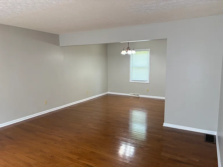 326 Madison Dr — Photo 3